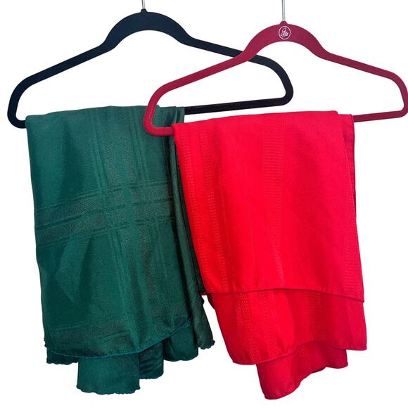 Red Holiday Tablecloth – Oblong, Fits 10–12 Seat Table (60” x 102”) - Picture 7 of 13